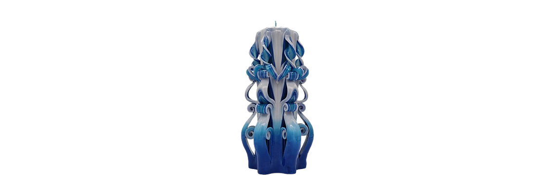 Ručně vyřezávaná svíčka