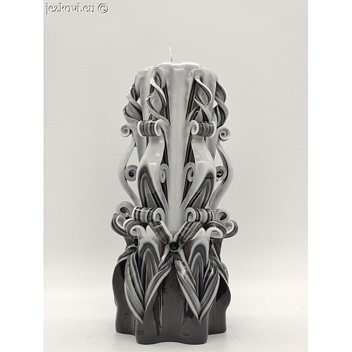 Ručně vyřezávaná svíčka 17 cm