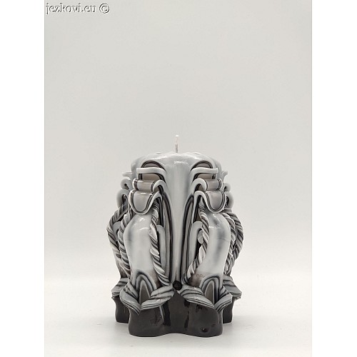 Ručně vyřezávaná svíčka 10 cm