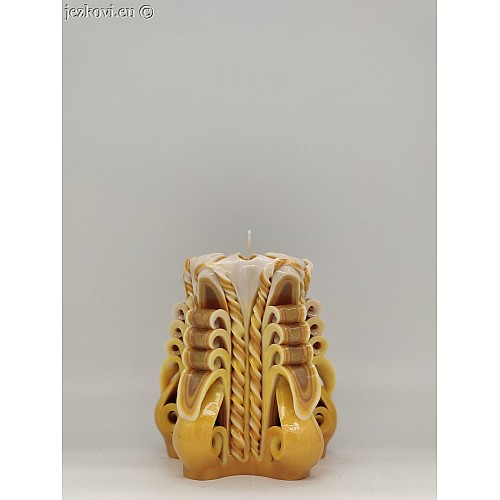 Ručně vyřezávaná svíčka 10 cm